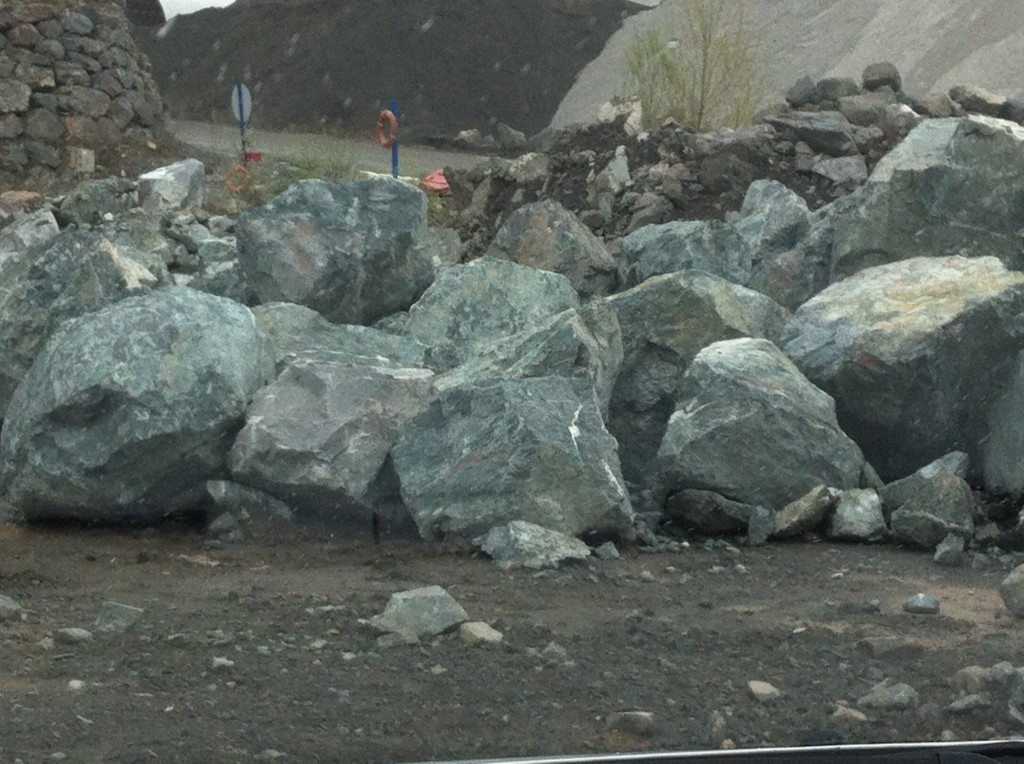 PIERRE CASSEE 80/150 BELLEGARDE (remplissage des gabions)